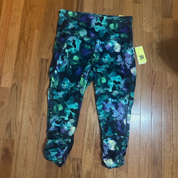 All In Motion Ultra High Rise Capri - Picture 7 of 9